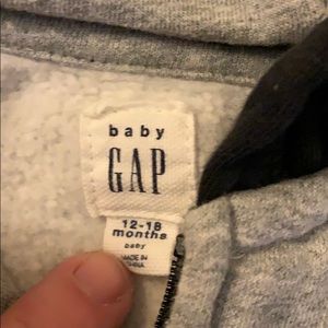 GAP Shirts & Tops - EUC Baby Gap Skunk Sweatshirt GAP Shirts & Tops - EUC Baby Gap Skunk Sweatshirt